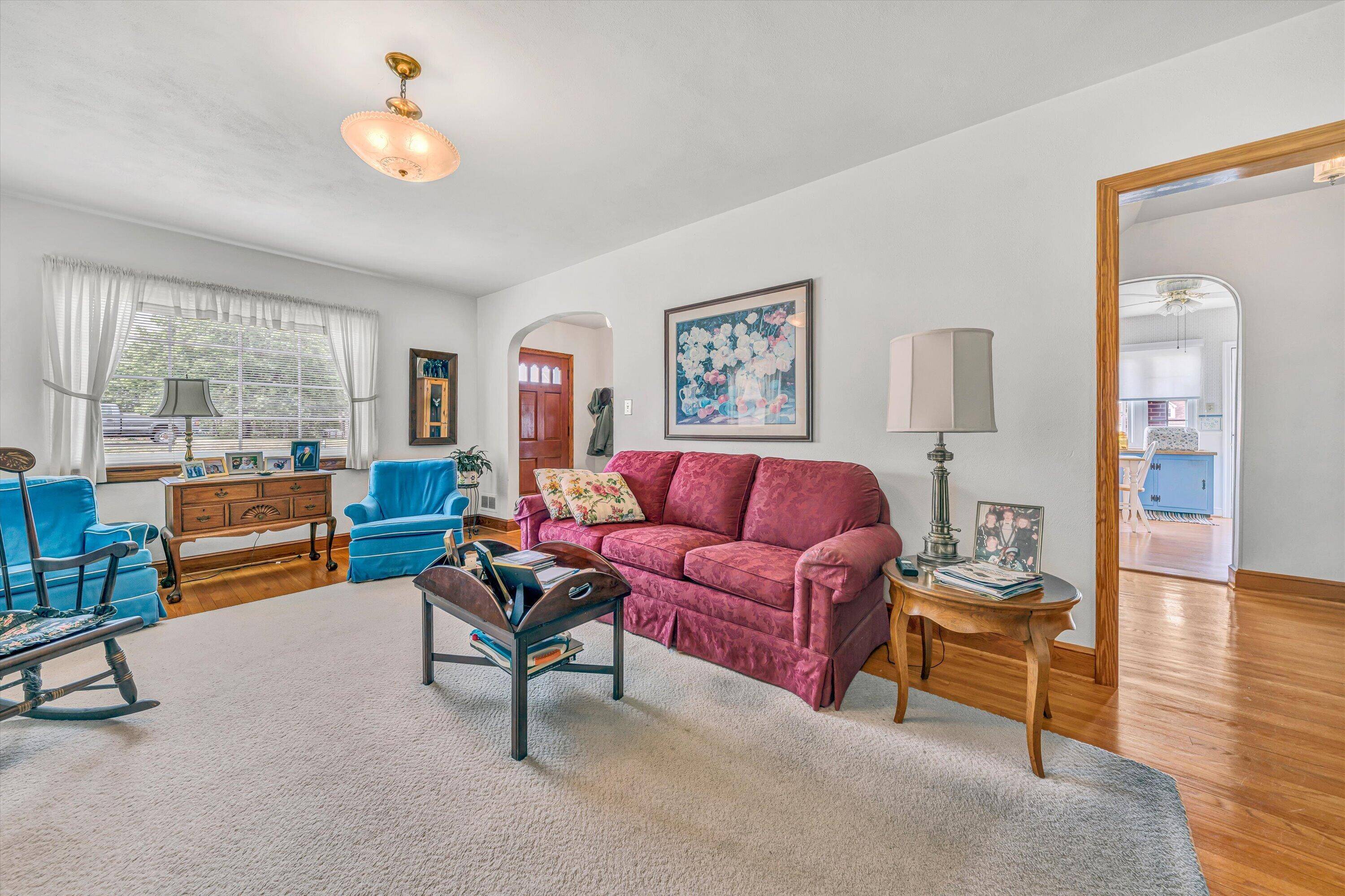 Roanoke, VA 24014,2039 Mayfield DR