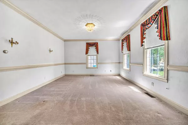 Roanoke, VA 24018,1301 Belle Aire LN