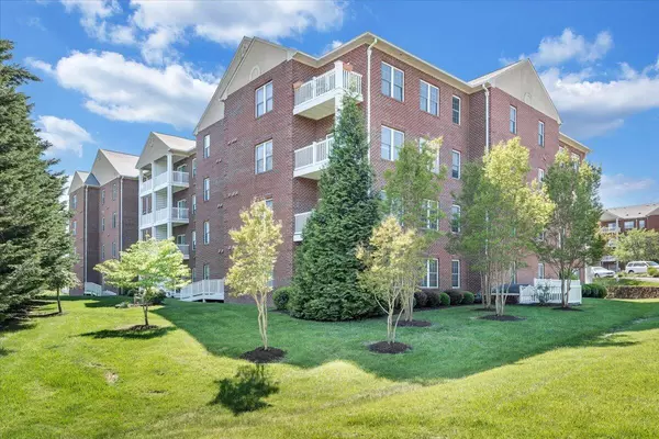 Roanoke, VA 24014,4448 Pheasant Ridge RD #307