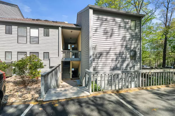 Moneta, VA 24121,75 Dockside CIR #308