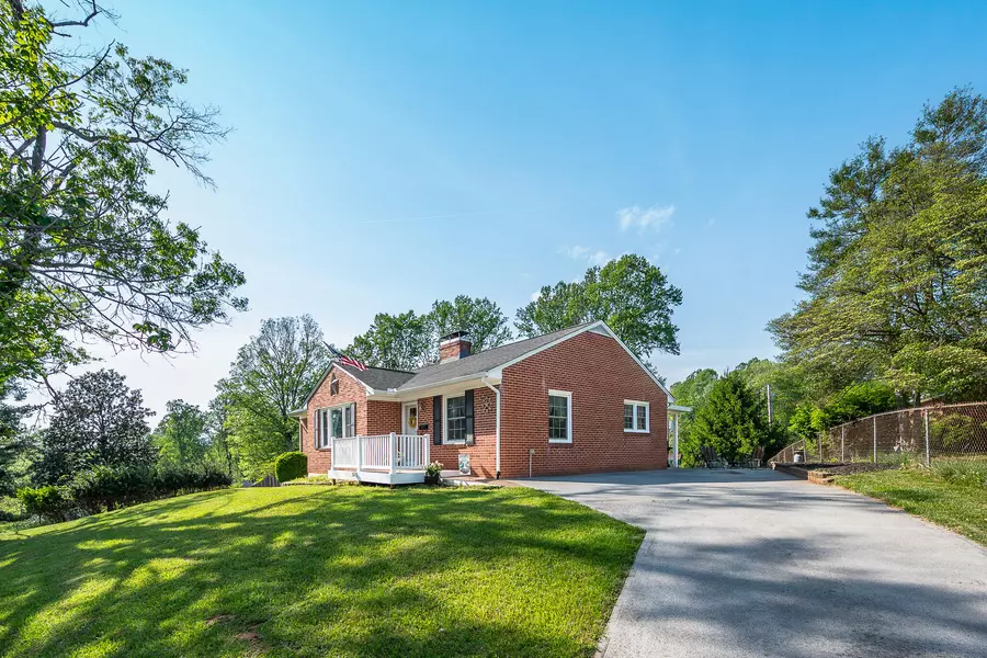 1235 Ashland CIR, Bedford, VA 24523