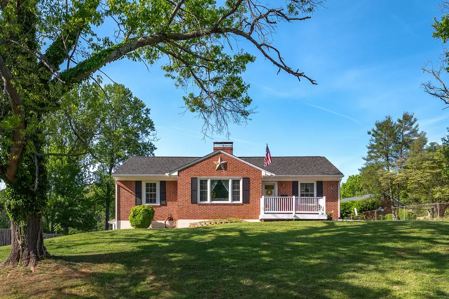 1235 Ashland CIR, Bedford, VA 24523
