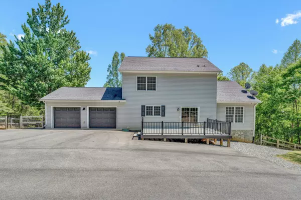 Moneta, VA 24121,61 Cove Side LN