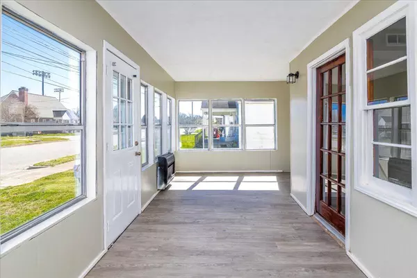 Salem, VA 24153,906 Front AVE