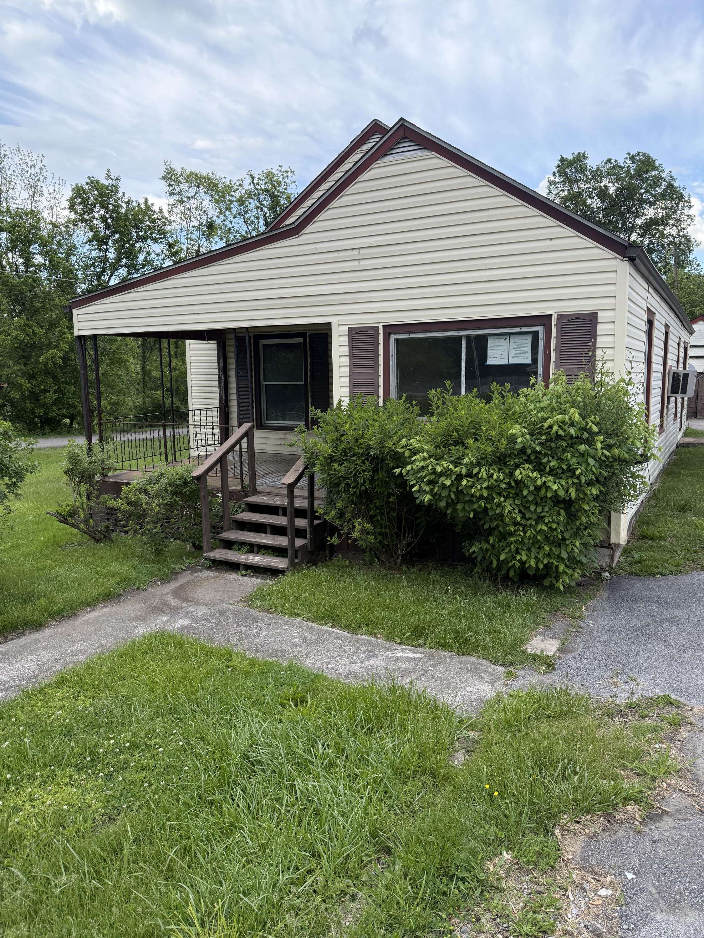 2807 S Carpenter DR, Covington, VA 24426