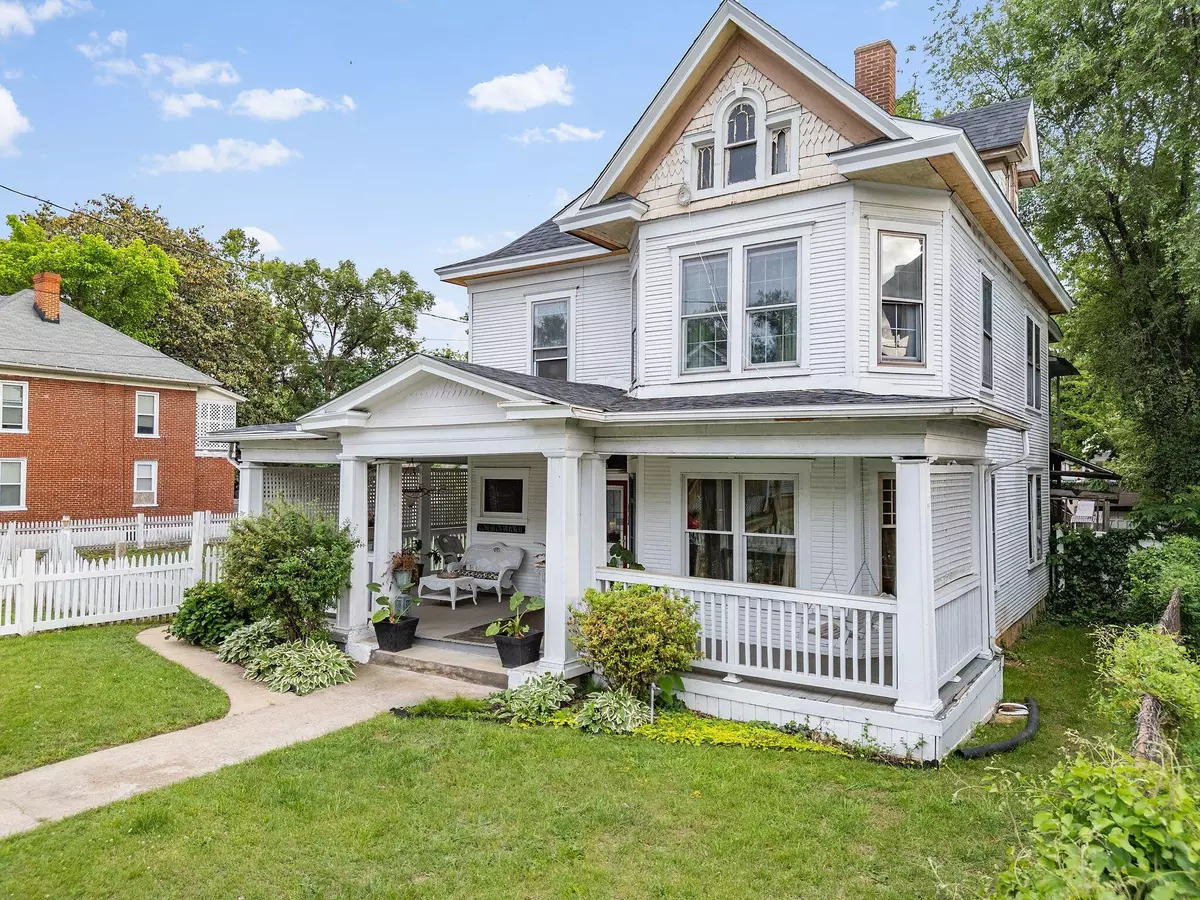 Roanoke, VA 24017,1224 Orange AVE