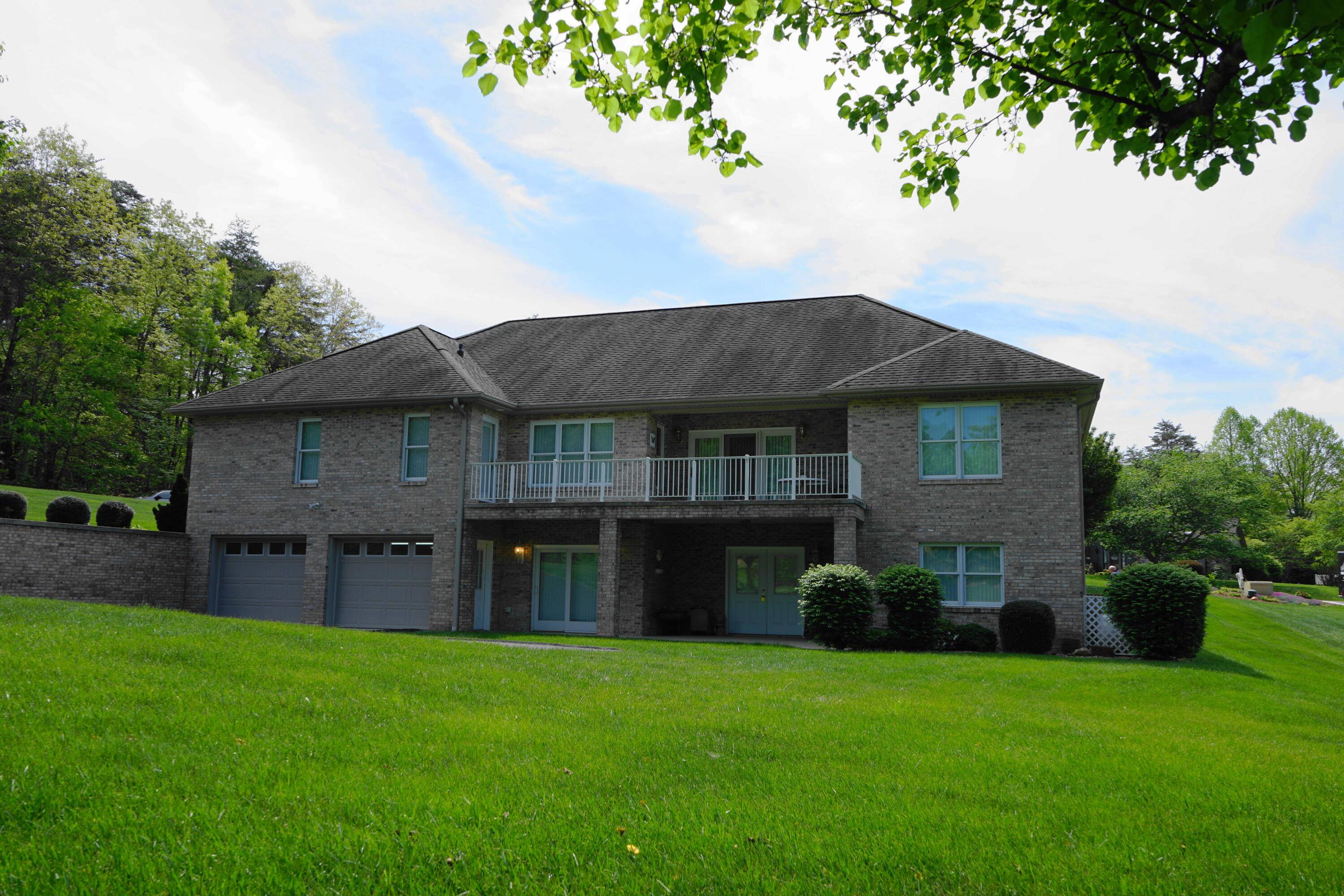 Rocky Mount, VA 24151,10 Holly Knoll DR