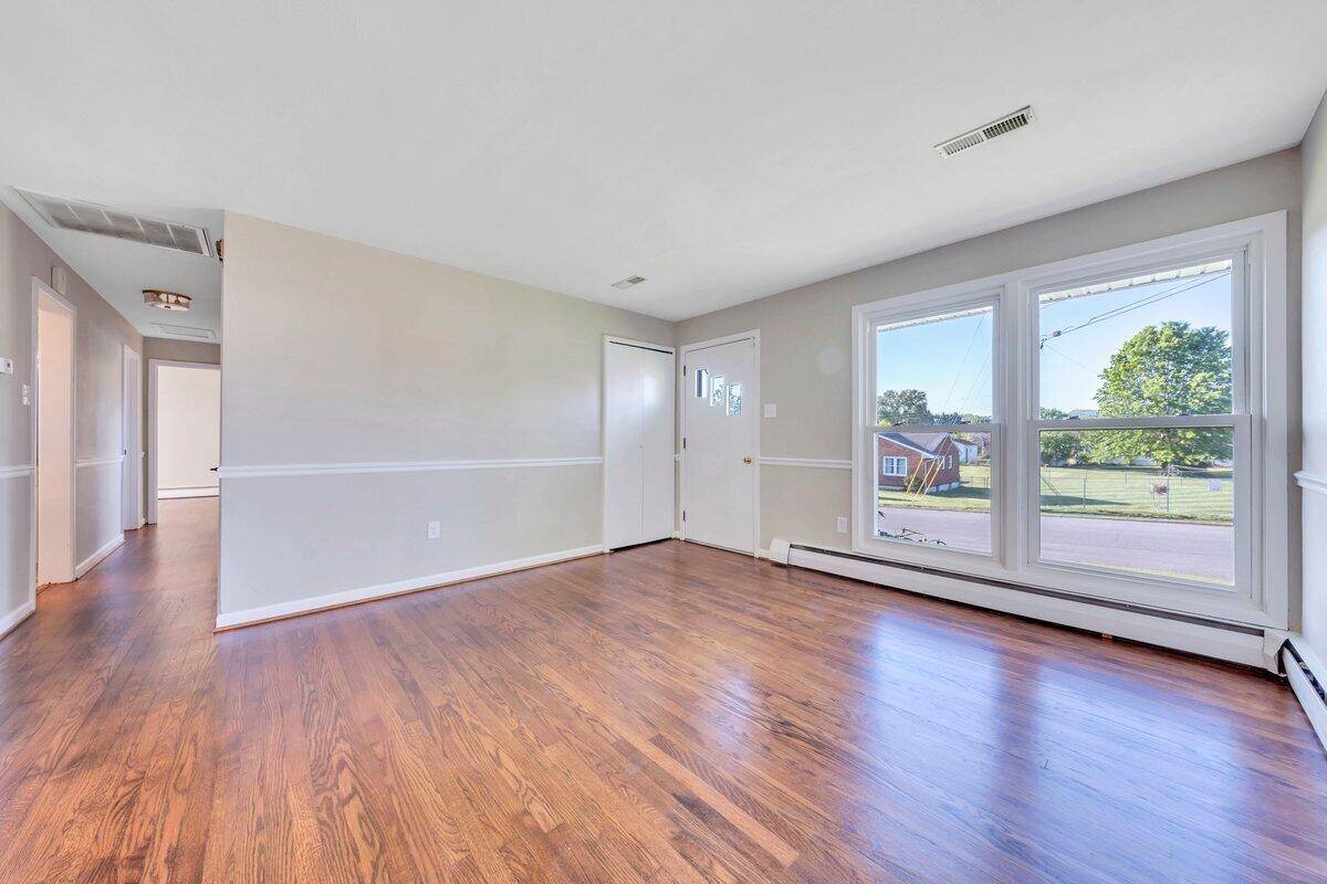 Roanoke, VA 24012,227 Maplelawn AVE