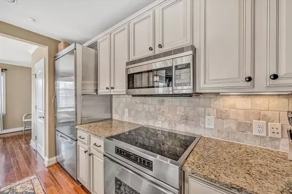 Moneta, VA 24121,100 Bridgewater Pointe PL #201