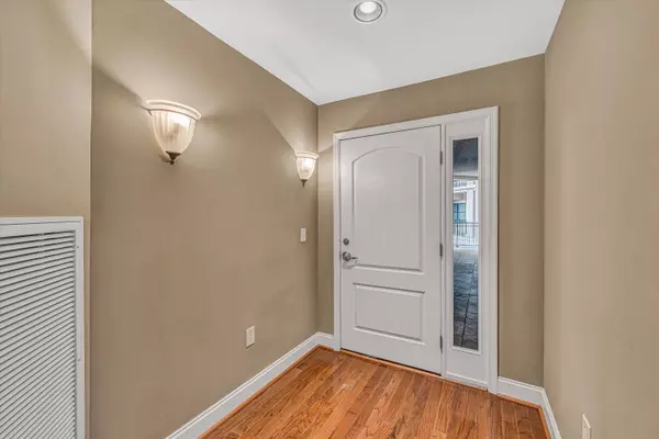 Moneta, VA 24121,100 Bridgewater Pointe PL #201