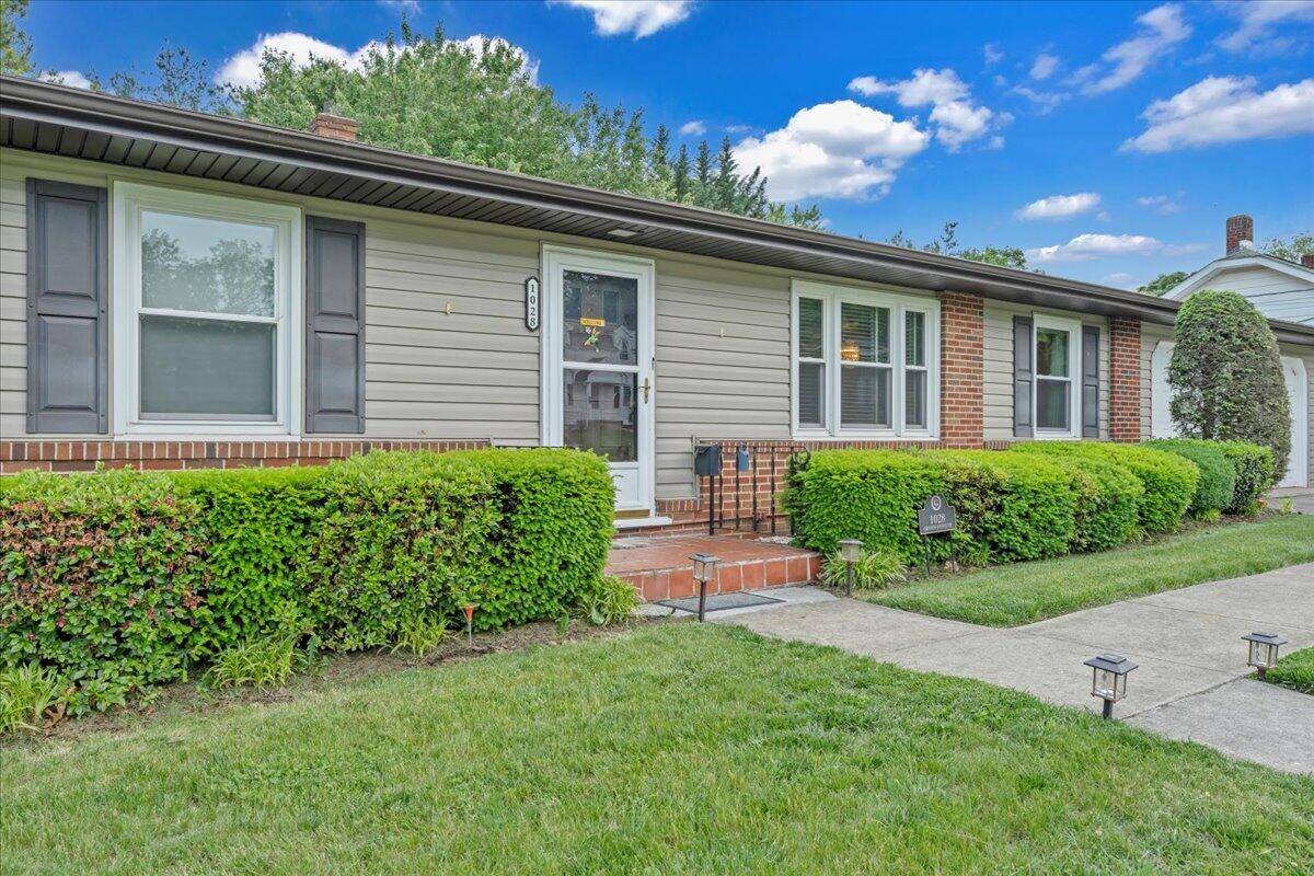 Roanoke, VA 24017,1028 Grayson AVE