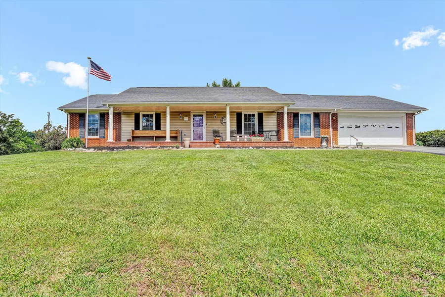 230 Pinehaven RD, Fincastle, VA 24090