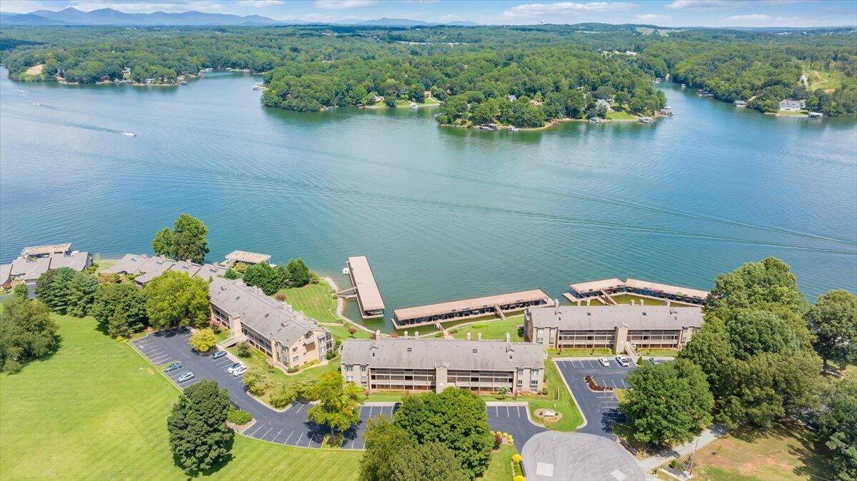 850 Gangplank RD #310,  Moneta,  VA 24121