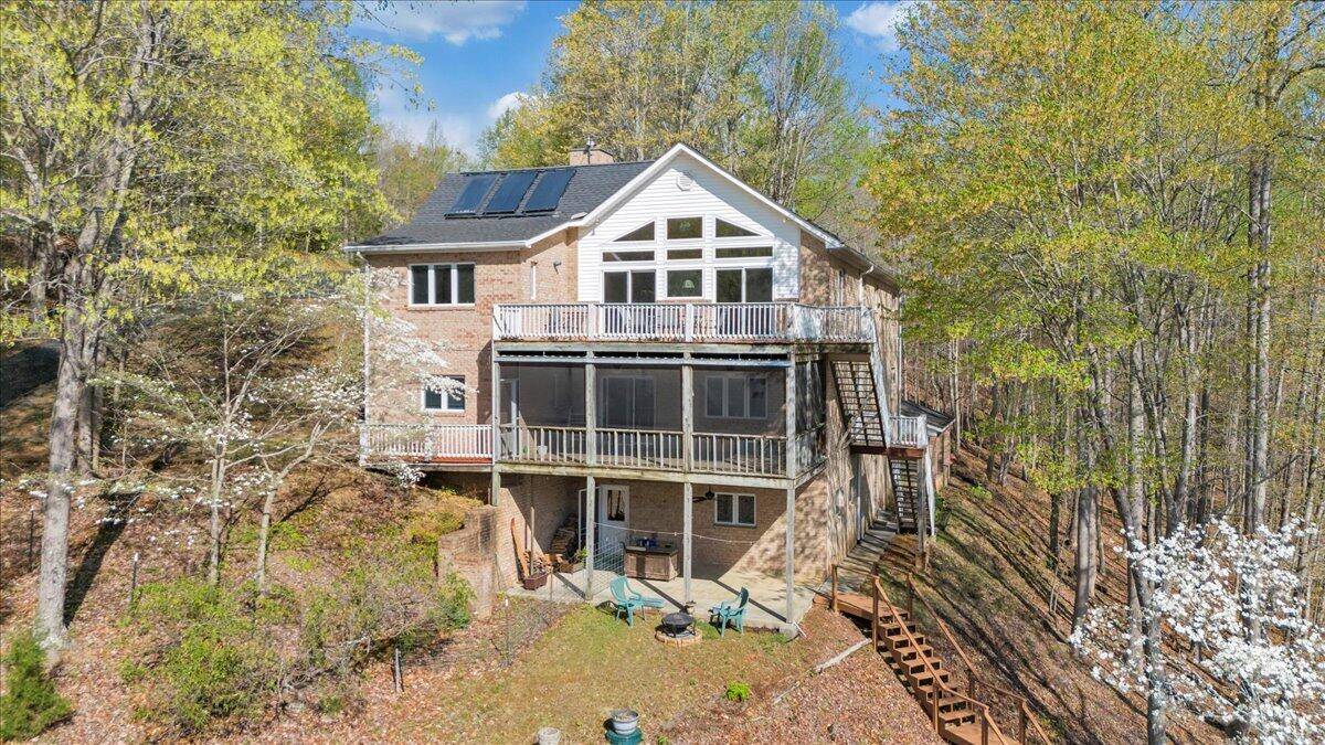 806 Cedar Key LN, Huddleston, VA 24104