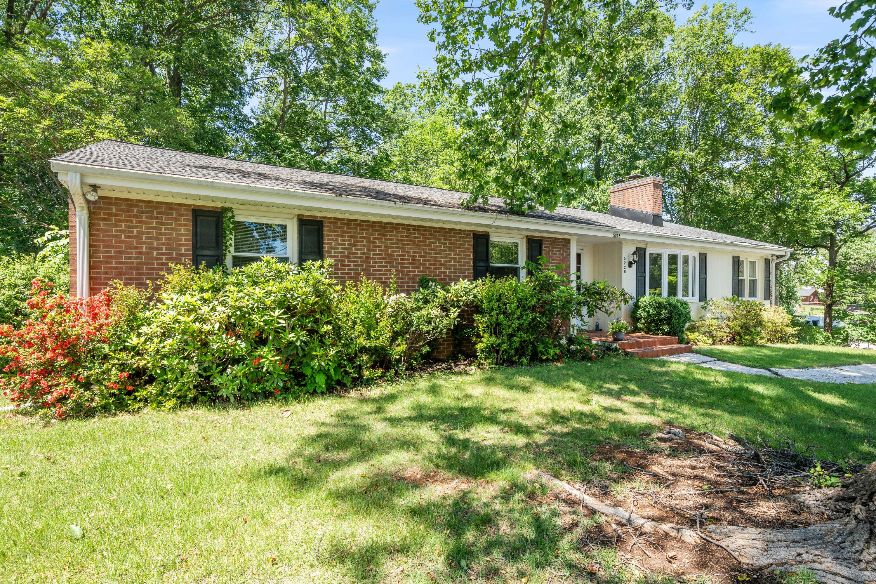 5225 Carriage DR, Roanoke, VA 24018