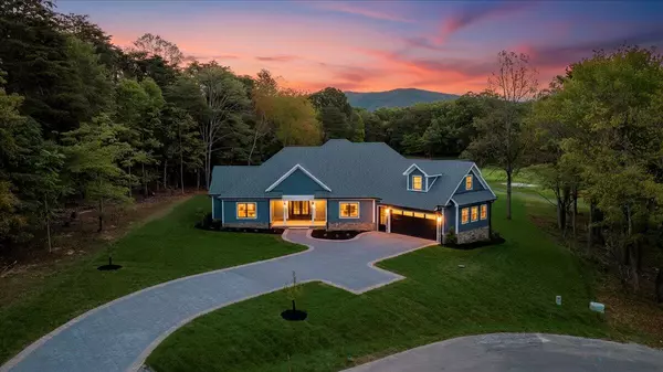 31 Flagstick CT, Penhook, VA 24137