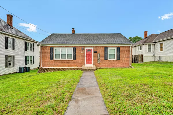 130 W Augusta AVE, Vinton, VA 24179