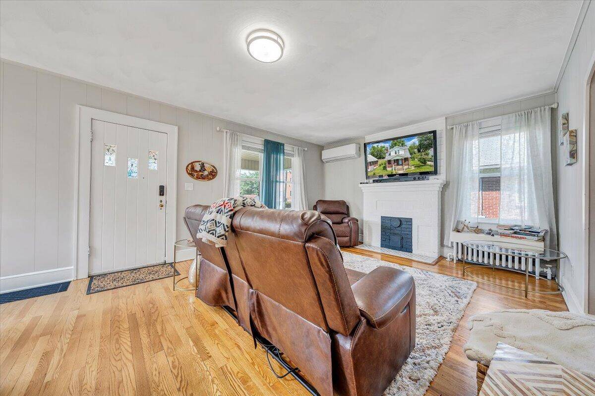 Roanoke, VA 24013,1124 Jamison AVE