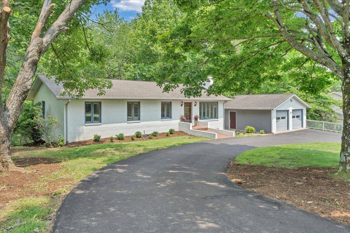 6170 Steeplechase DR, Roanoke, VA 24018