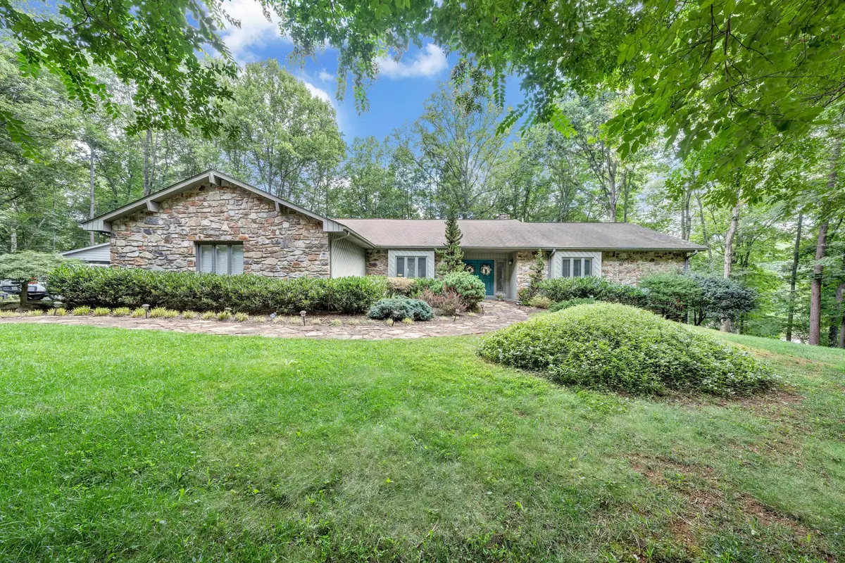 Roanoke, VA 24018,4921 Hunting Hills DR