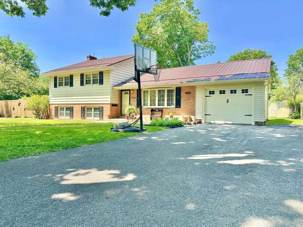 104 Wintergreen AVE, Clifton Forge, VA 24422