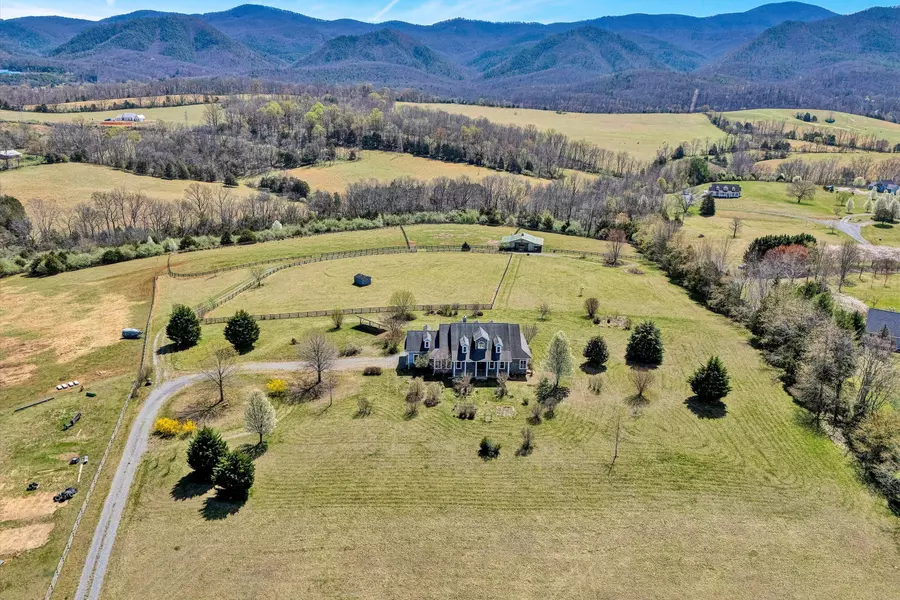 225 Dalewood DR, Lexington, VA 24450