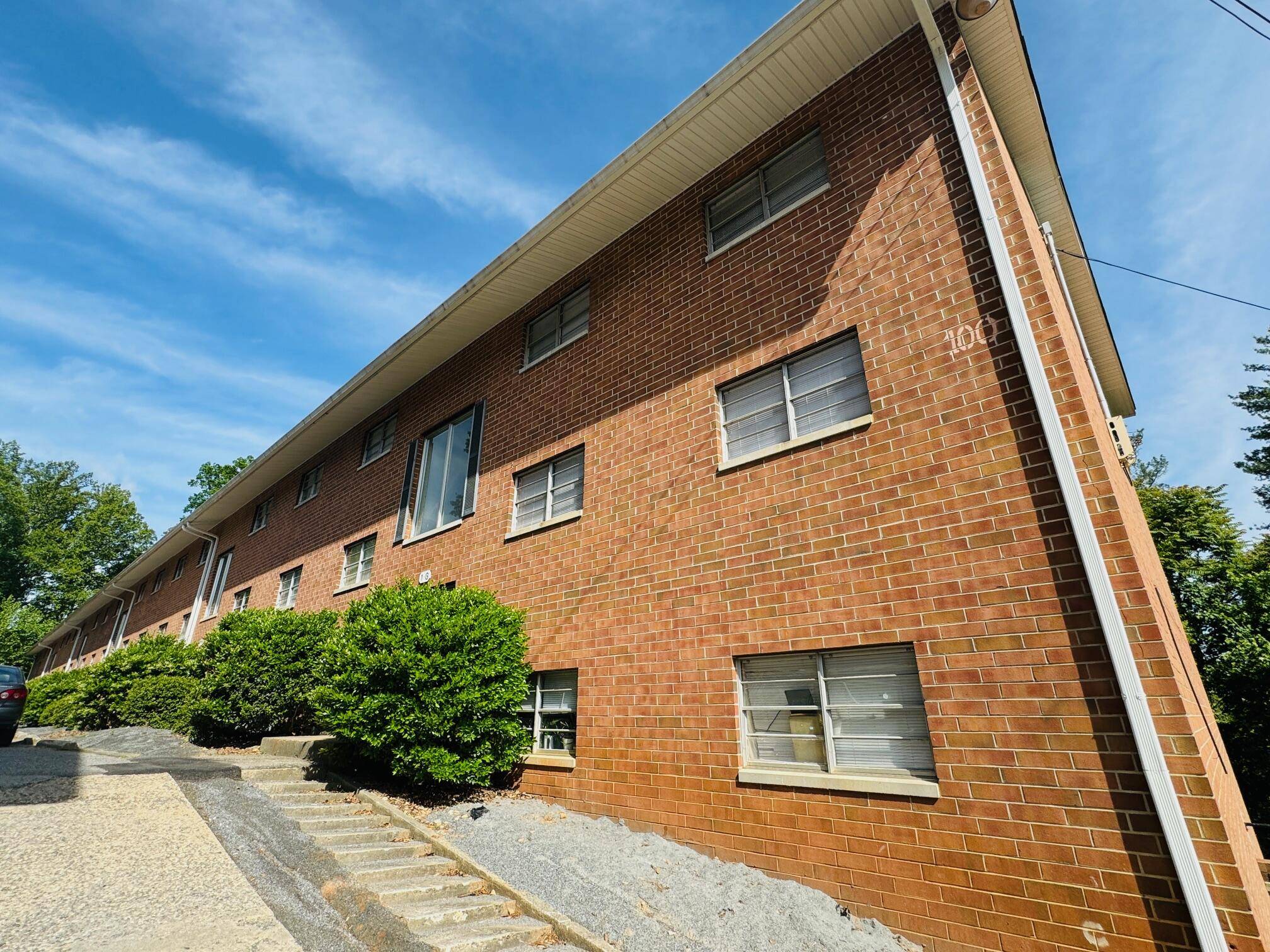 200 Ridge View LN Unit Apt  52, Bassett, VA 24055