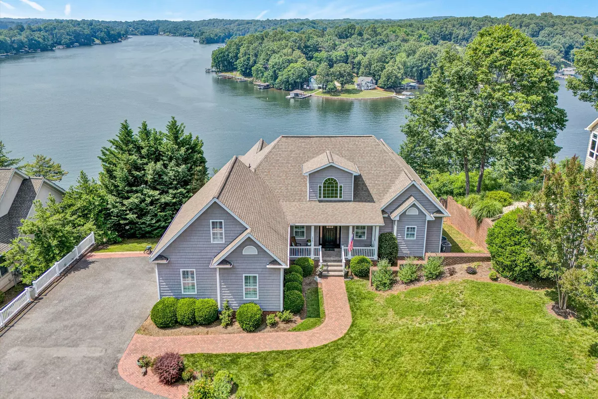 Moneta, VA 24121,220 Village LN