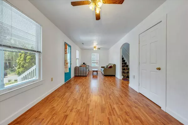 Roanoke, VA 24016,825 Day AVE