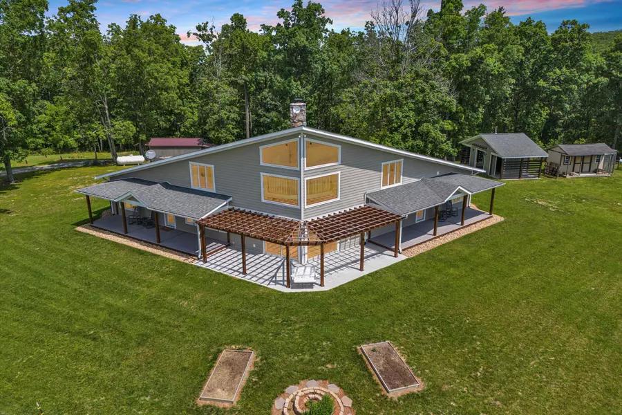 571 Cary Rd RD, Pilot, VA 24138
