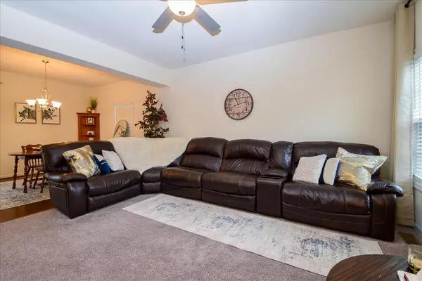 Roanoke, VA 24019,8322 Leighburn DR