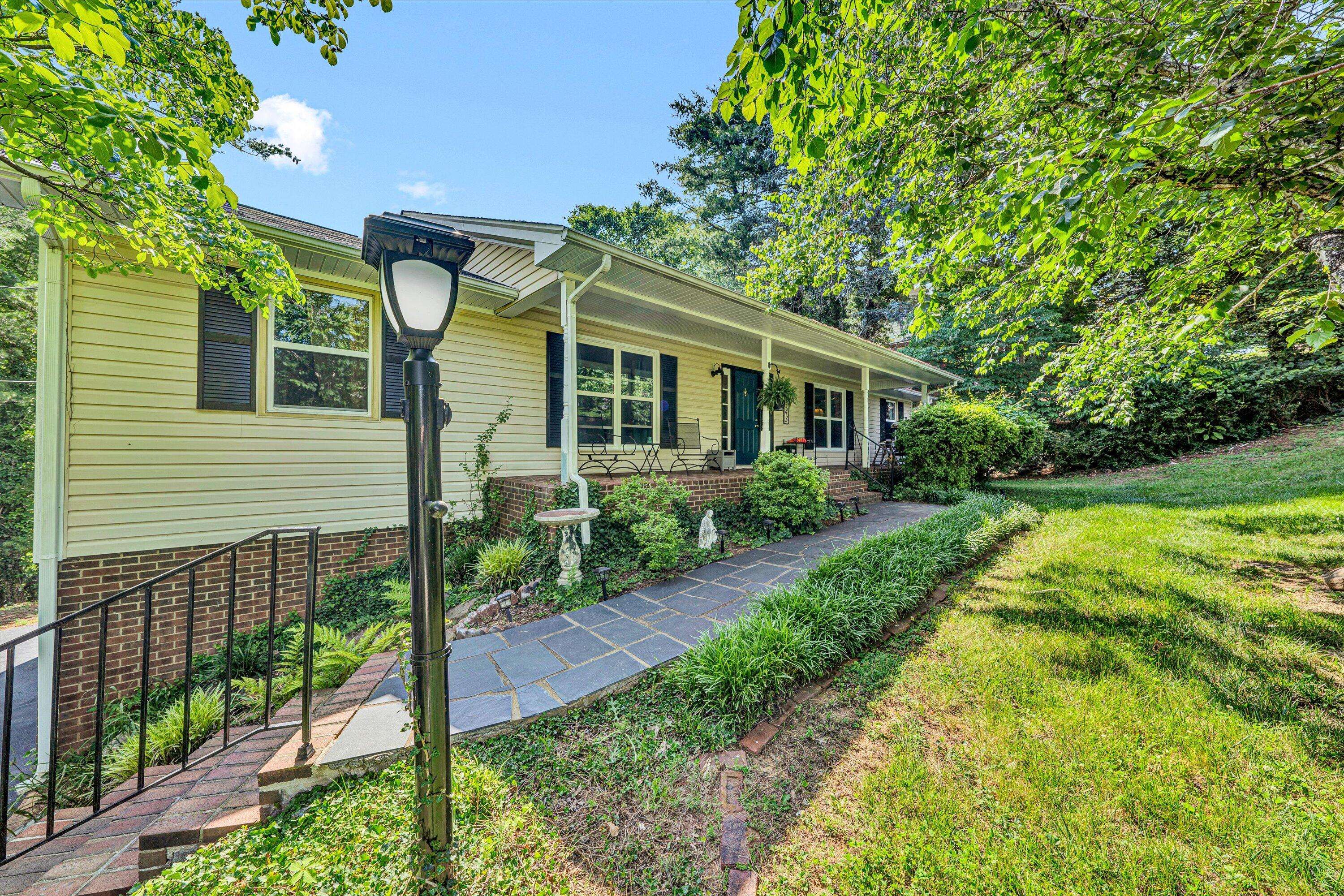 Roanoke, VA 24018,2343 Circle DR