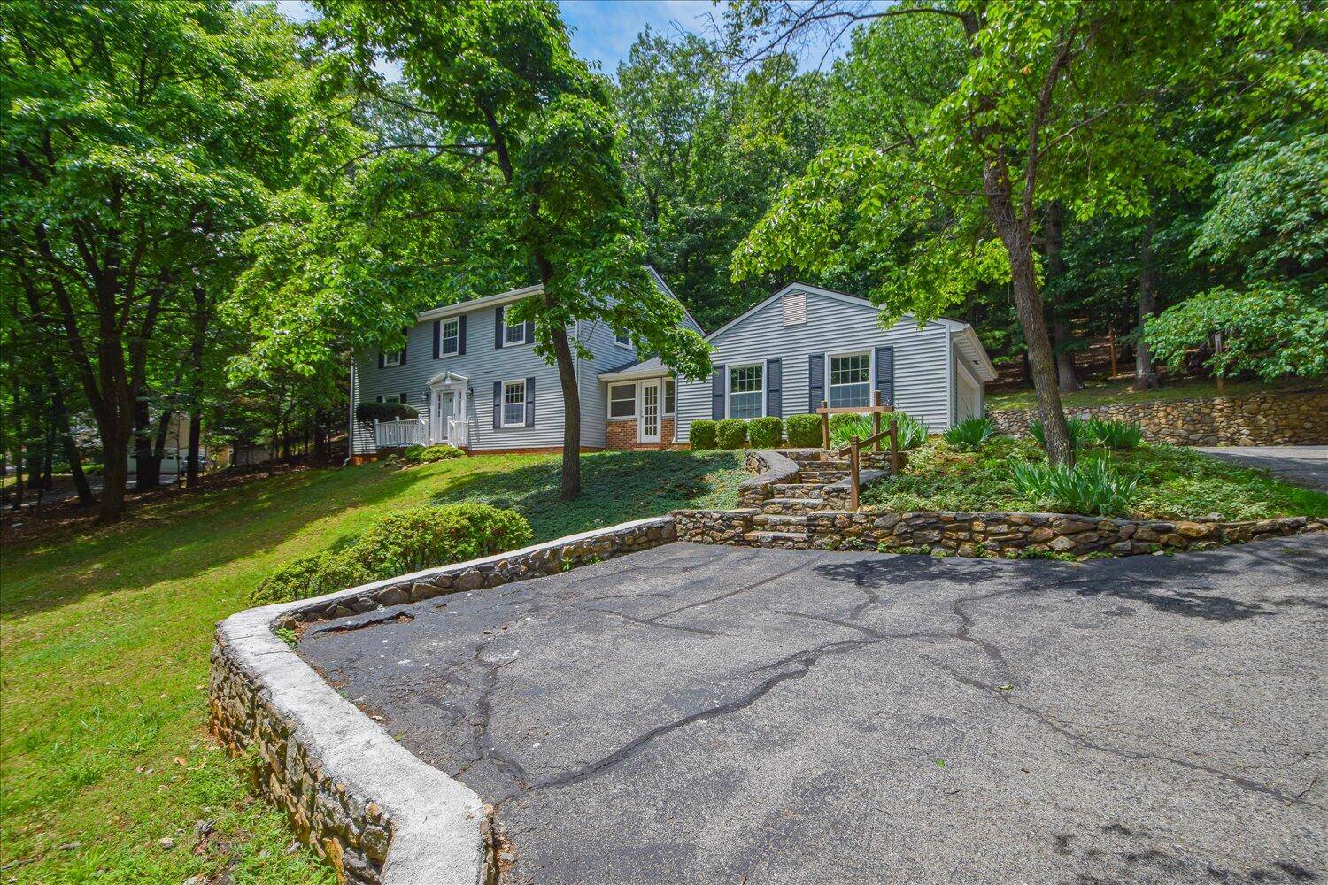 2336 Sourwood ST, Roanoke, VA 24012