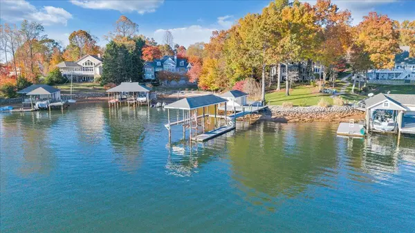 Moneta, VA 24121,574 Waverly LN