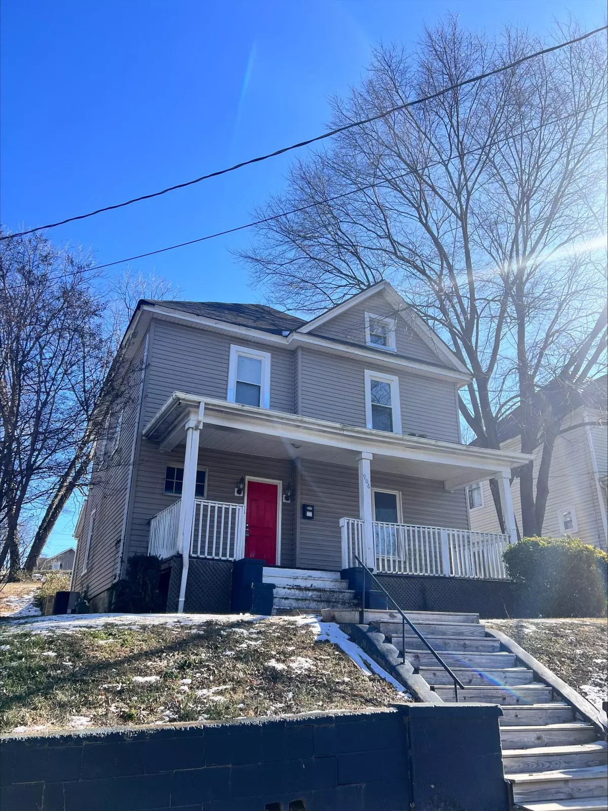 Roanoke, VA 24013,906 5th ST