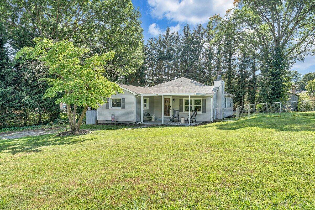 Salem, VA 24153,105 Barnette RD