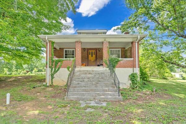 182 Sunset AVE, Troutville, VA 24175