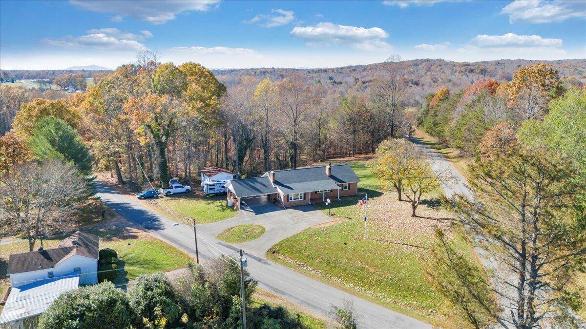 1409 Crooked Oak RD, Rocky Mount, VA 24151