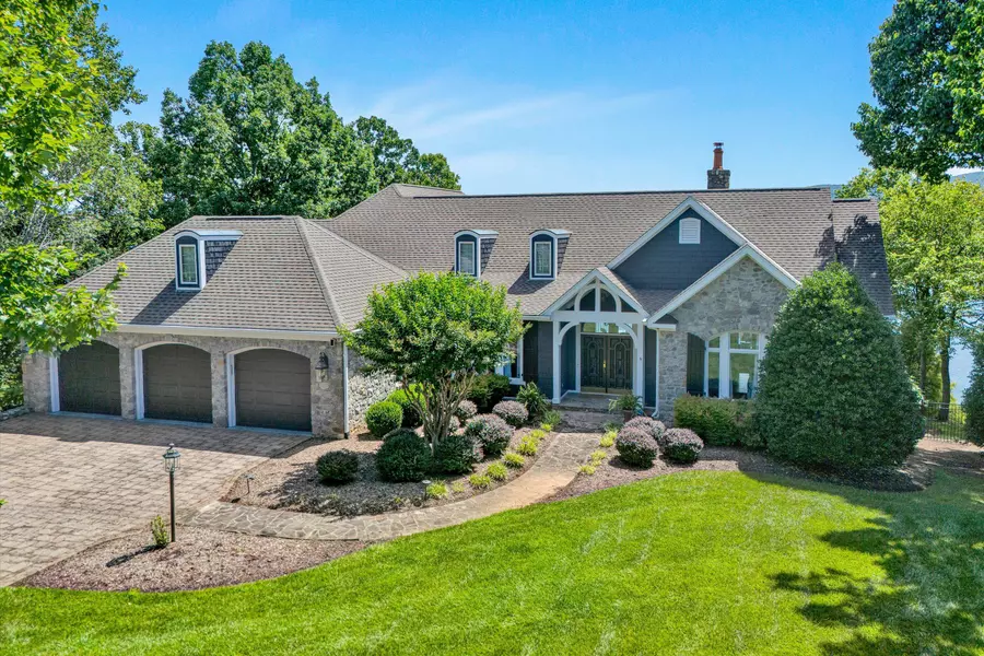 180 Island View DR, Penhook, VA 24137