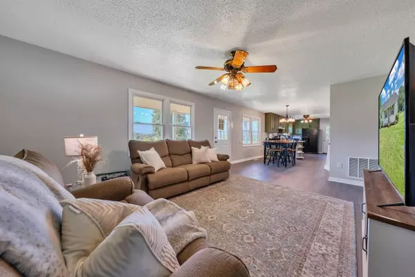 Moneta, VA 24121,6400 Stewartsville RD