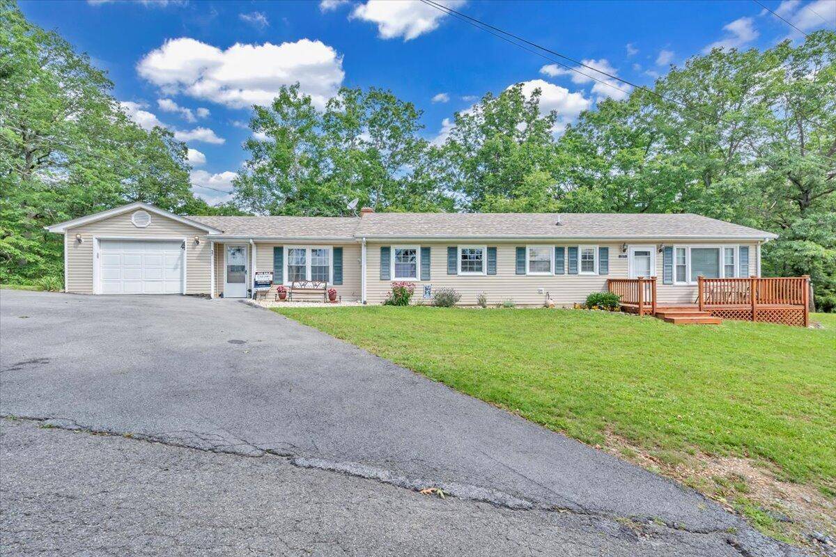 37 Dancing Tree LN, Roanoke, VA 24019