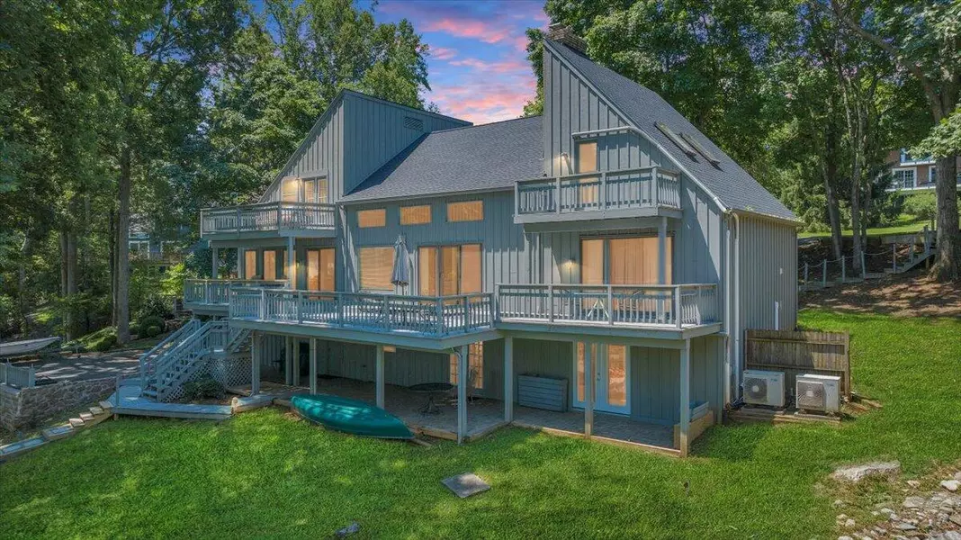 428 Anchor DR, Moneta, VA 24121