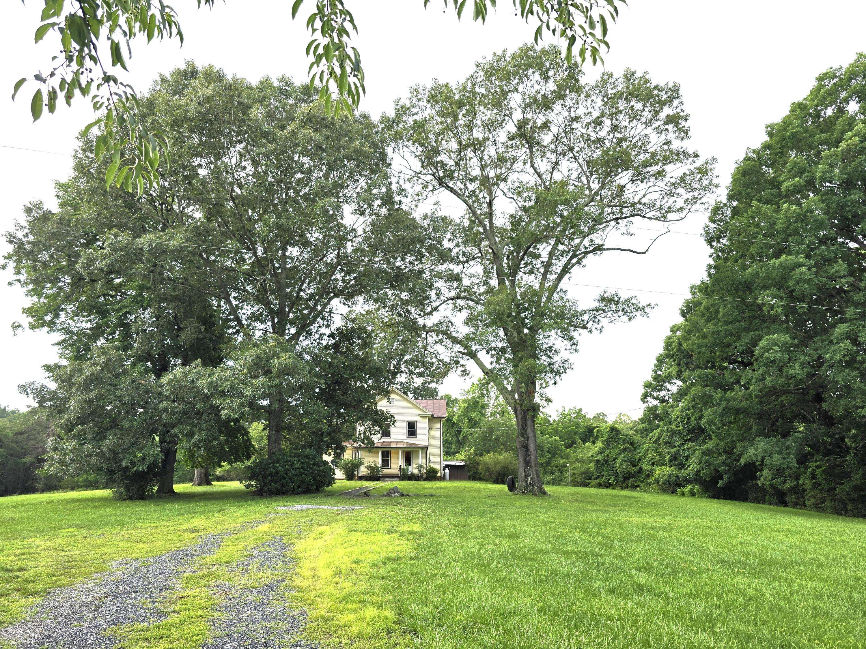 14186 Booker T Washington, Moneta, VA 24121