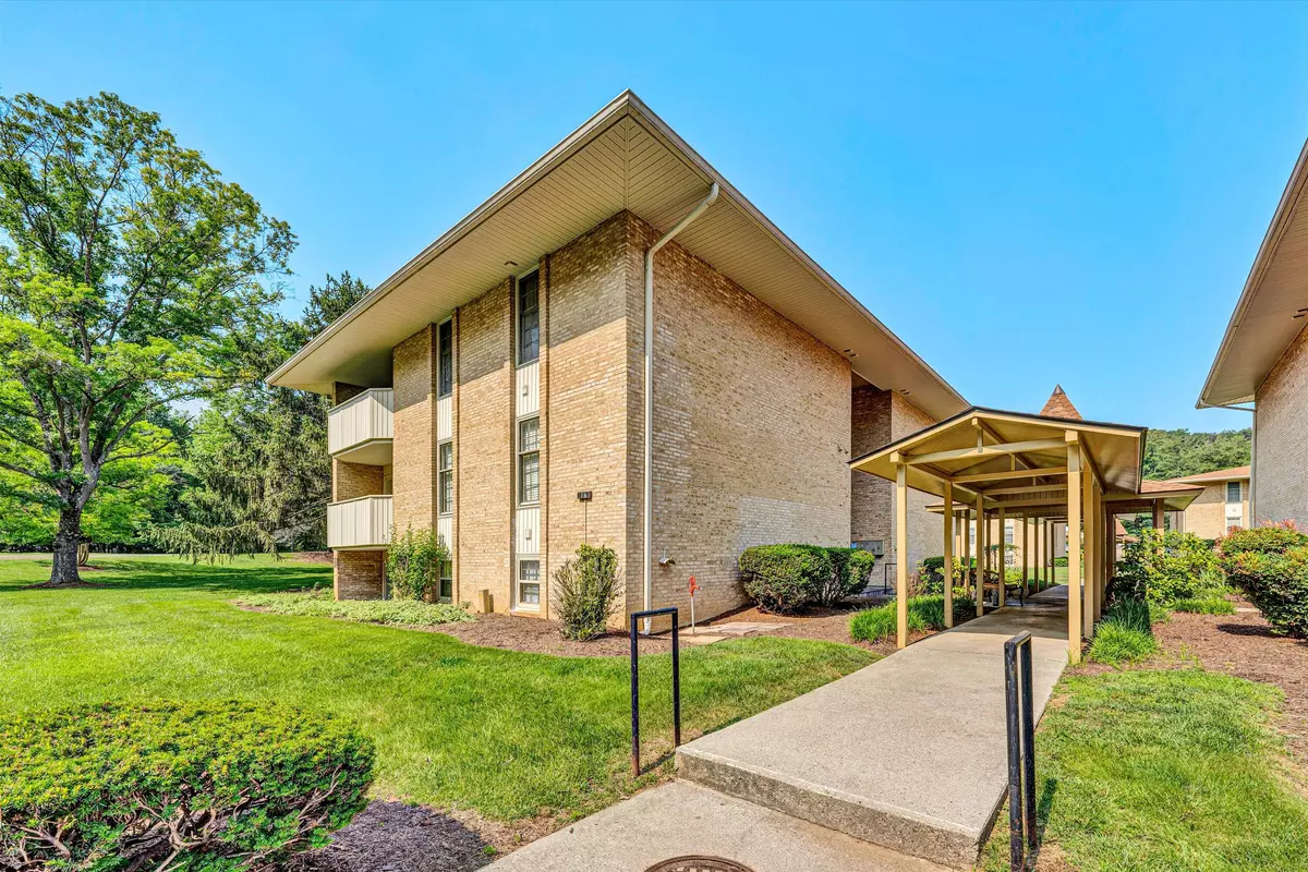 Roanoke, VA 24018,5260 Crossbow CIR Unit 16F