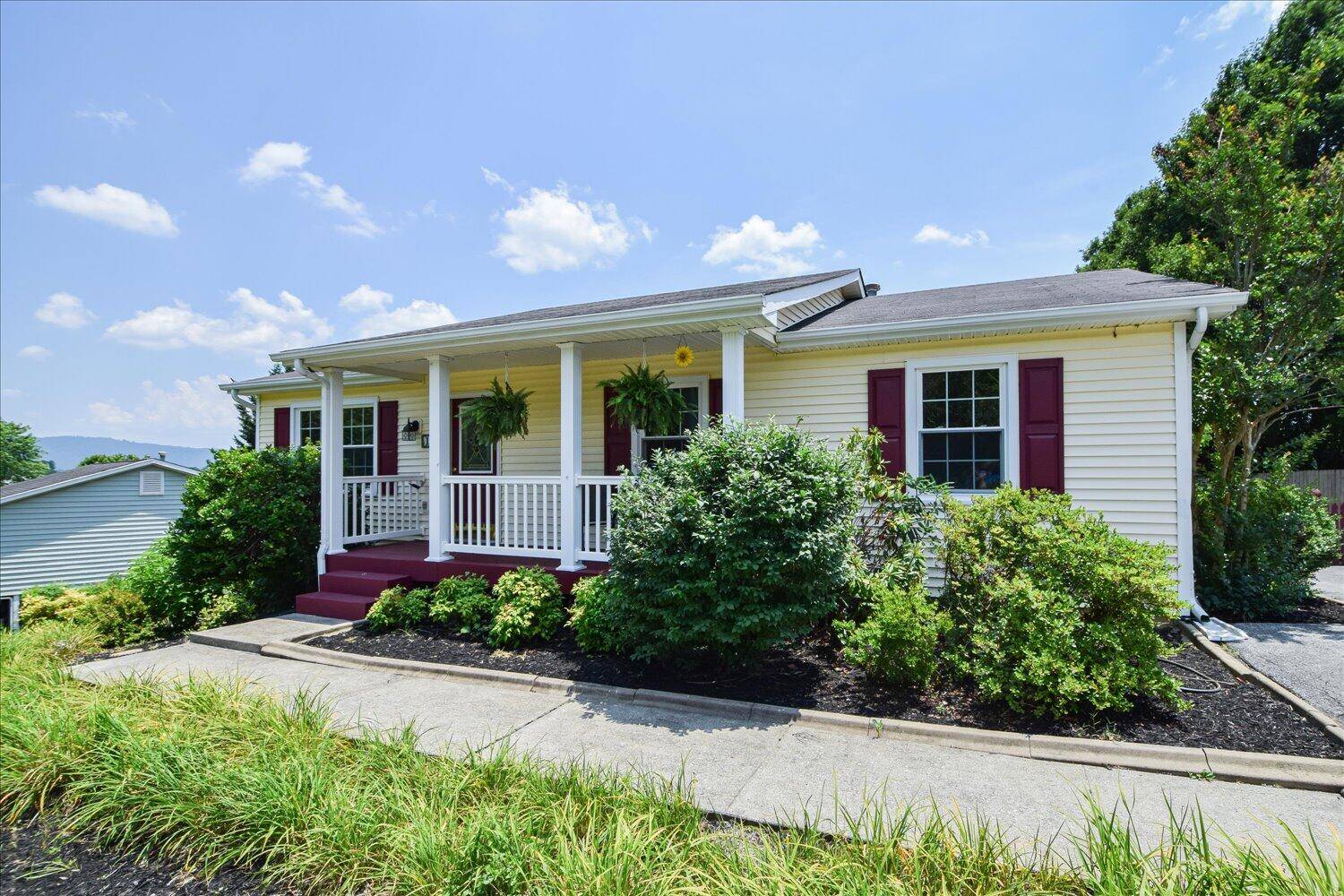 127 North Rome DR, Roanoke, VA 24019
