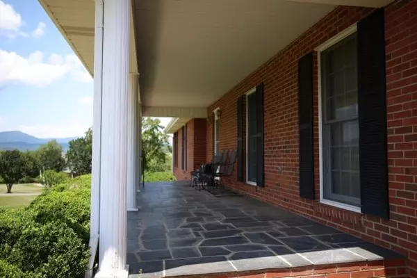 Bedford, VA 24523,218 N North Branch RD