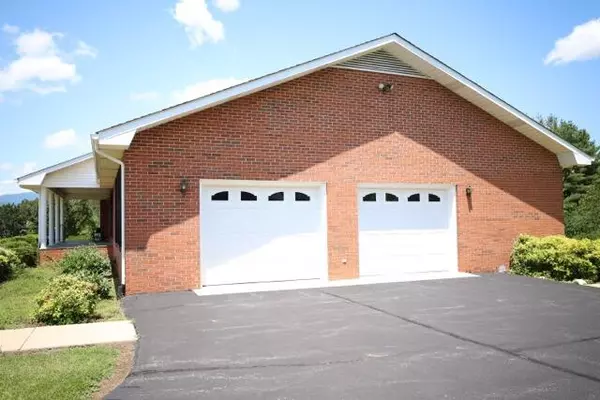 Bedford, VA 24523,218 N North Branch RD