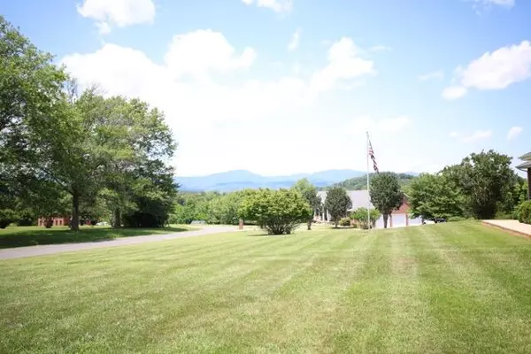 Bedford, VA 24523,218 N North Branch RD