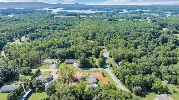 Moneta, VA 24121,95 Stripers Landing RD