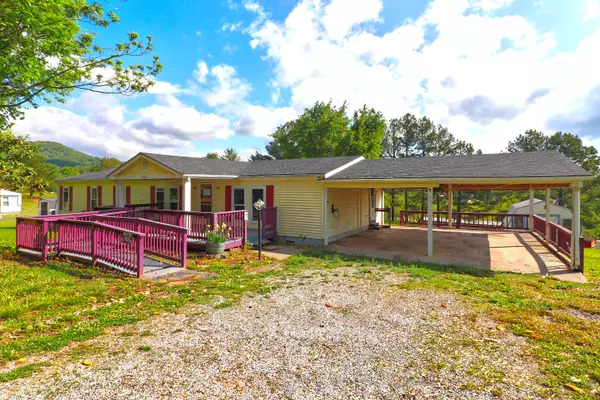 104 Fresh Meadow LN, Vinton, VA 24179